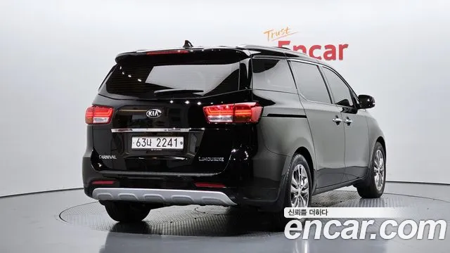 Kia Carnival 2018 thumb 2