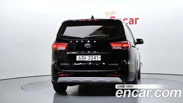 Kia Carnival 2018 thumb 4