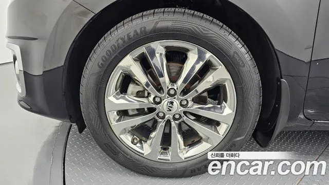 Kia Carnival 2018 thumb 5