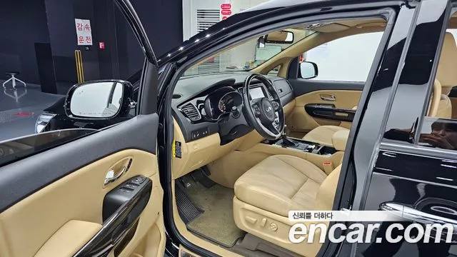 Kia Carnival 2018 thumb 10