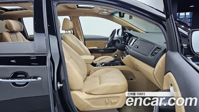 Kia Carnival 2018 thumb 11