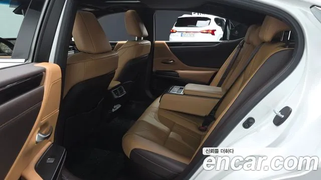 Lexus ES 2021 thumb 10