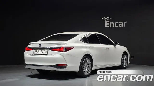 Lexus ES 2020 thumb 2