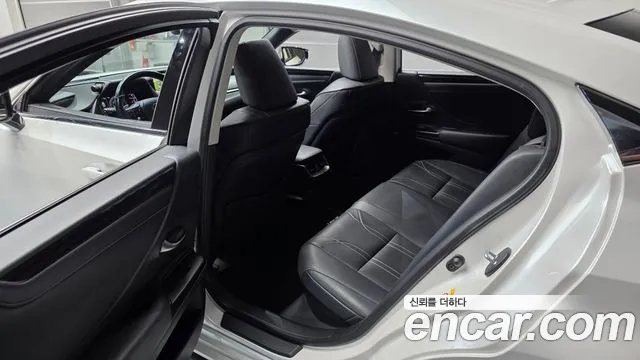 Lexus ES 2020 thumb 11