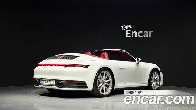 Porsche 911 2020 thumb 2