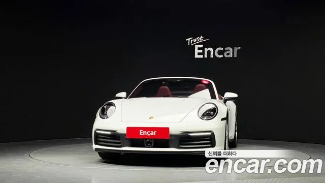 Porsche 911 2020 thumb 3