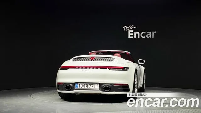 Porsche 911 2020 thumb 4