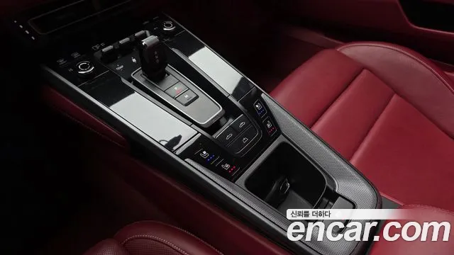 Porsche 911 2020 thumb 9