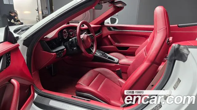 Porsche 911 2020 thumb 10