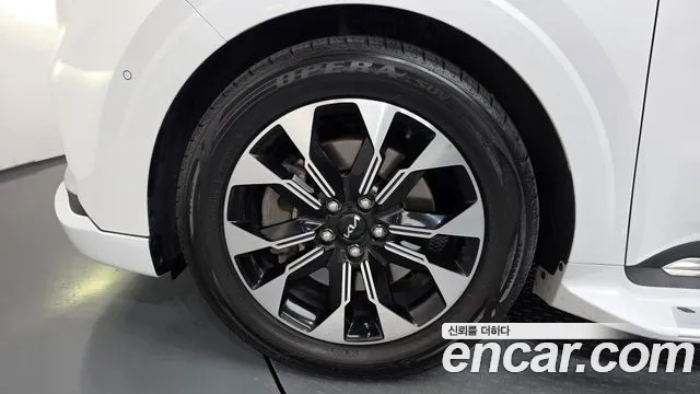 Kia Carnival 2021 thumb 5