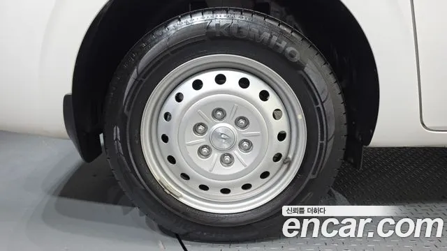 Hyundai Staria 2024 thumb 5