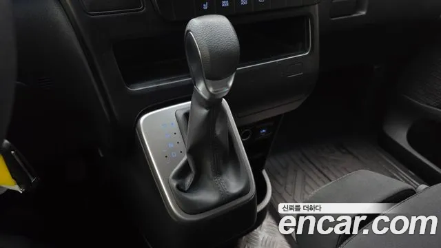 Hyundai Staria 2024 thumb 9