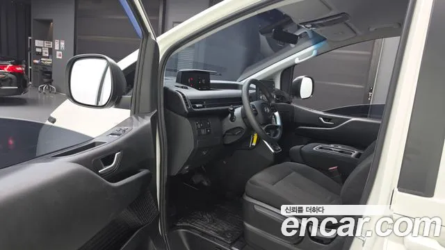 Hyundai Staria 2024 thumb 10
