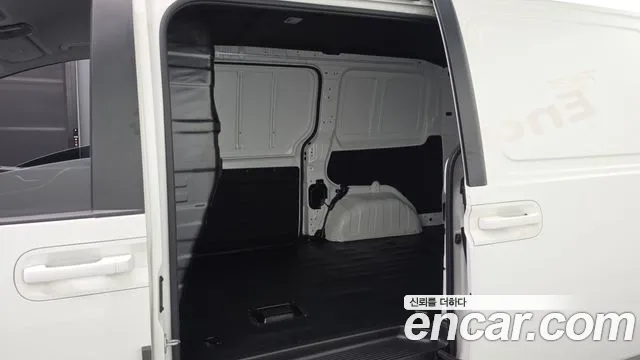 Hyundai Staria 2024 thumb 11
