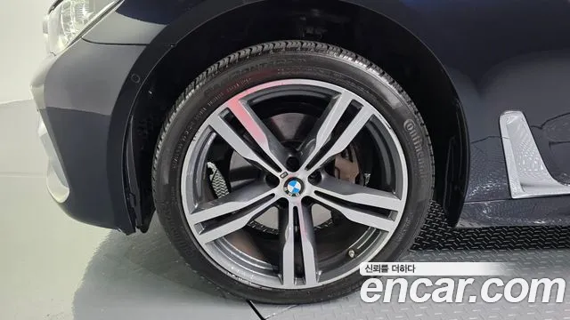 BMW 7-Series 2019 thumb 4