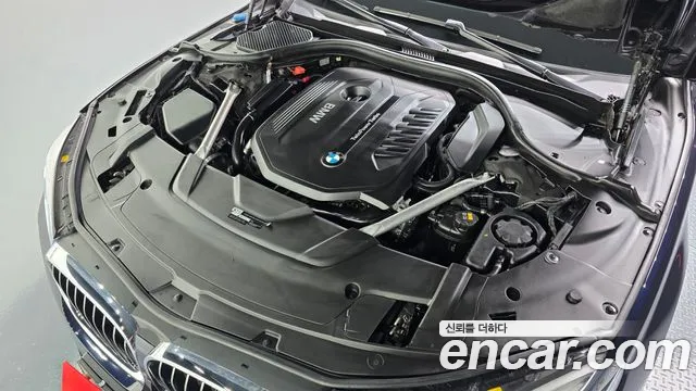 BMW 7-Series 2019 thumb 5