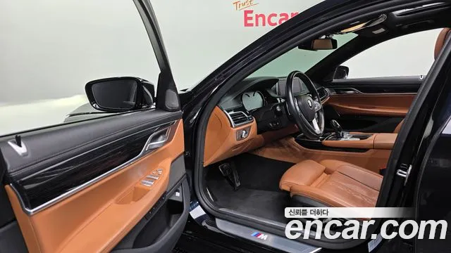 BMW 7-Series 2019 thumb 9