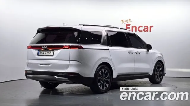 Kia Carnival 2021 thumb 2