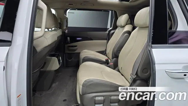 Kia Carnival 2021 thumb 11