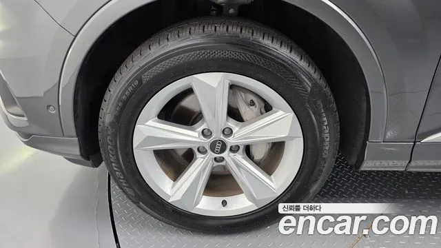 Audi Q7 2022 thumb 4