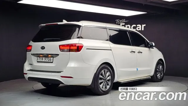 Kia Carnival 2014 thumb 2