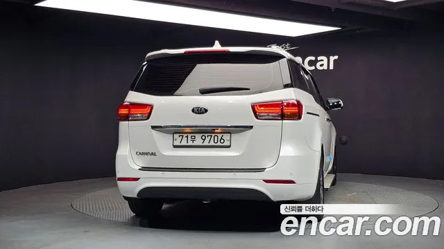 Kia Carnival 2014 thumb 4