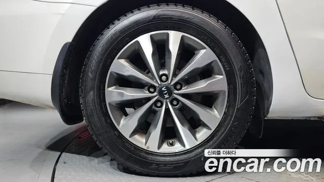 Kia Carnival 2014 thumb 5