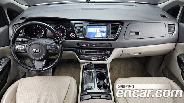 Kia Carnival 2014 thumb 7