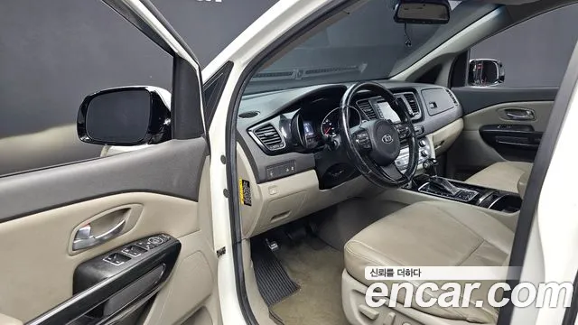 Kia Carnival 2014 thumb 10