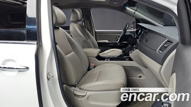 Kia Carnival 2014 thumb 11