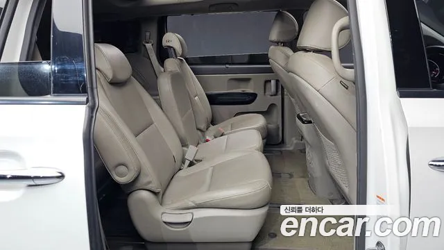 Kia Carnival 2014 thumb 12
