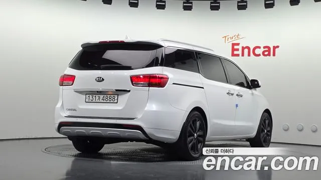 Kia Carnival 2017 thumb 2