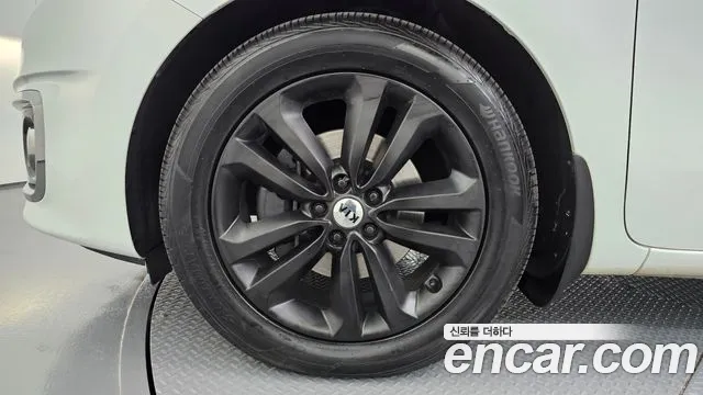 Kia Carnival 2017 thumb 5
