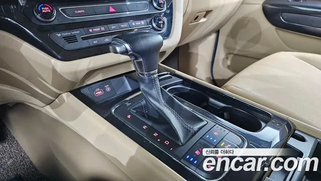 Kia Carnival 2017 thumb 9
