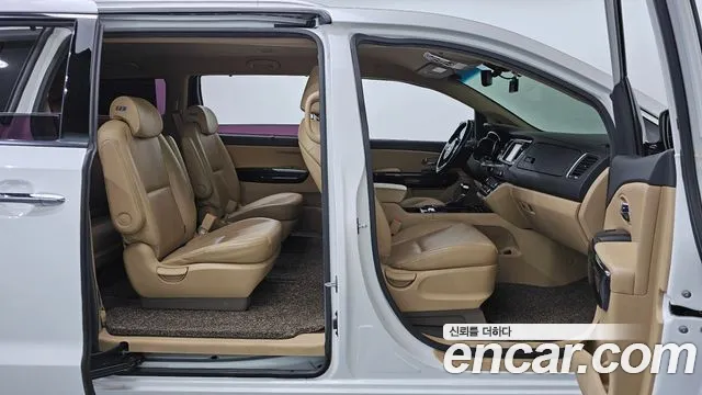 Kia Carnival 2017 thumb 11