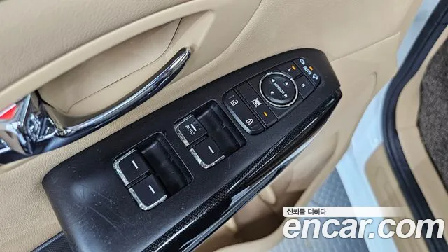 Kia Carnival 2017 thumb 12