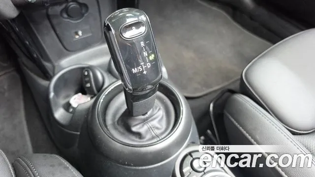 MINI Cooper Convertible 2023 thumb 9