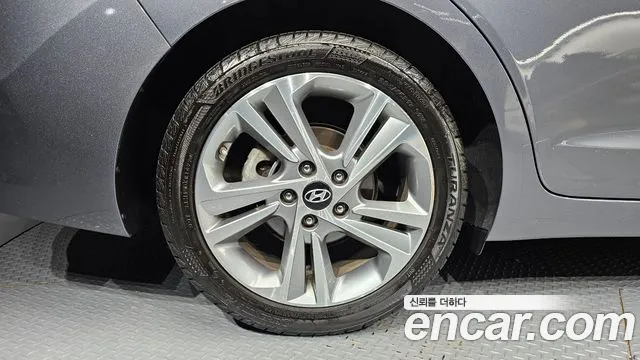 Hyundai Avante 2017 thumb 5