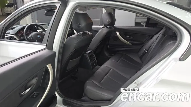 BMW 3-Series 2015 thumb 11