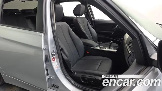 BMW 3-Series 2015 thumb 12