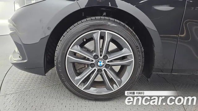 BMW 1-Series 2023 thumb 5