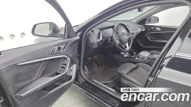 BMW 1-Series 2023 thumb 10