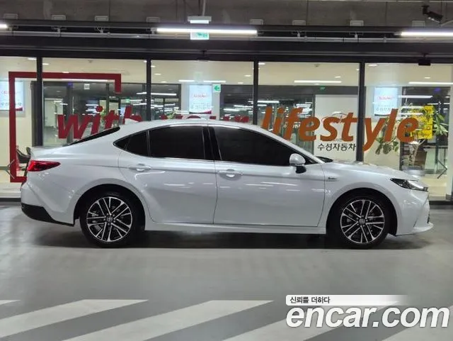 Toyota Camry 2024 thumb 3