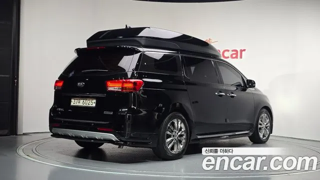 Kia Carnival 2017 thumb 2