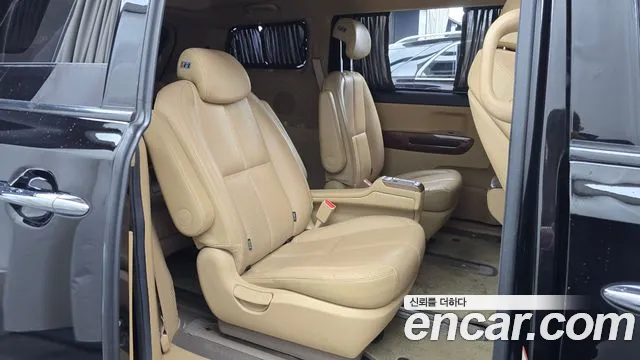 Kia Carnival 2017 thumb 11
