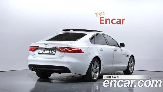 Jaguar XF 2018 thumb 2