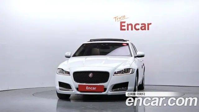 Jaguar XF 2018 thumb 3