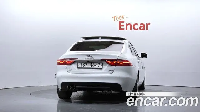 Jaguar XF 2018 thumb 4