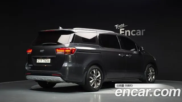 Kia Carnival 2017 thumb 2