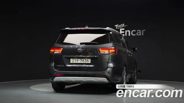 Kia Carnival 2017 thumb 4